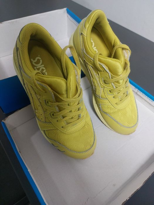 Adidasi dama asics