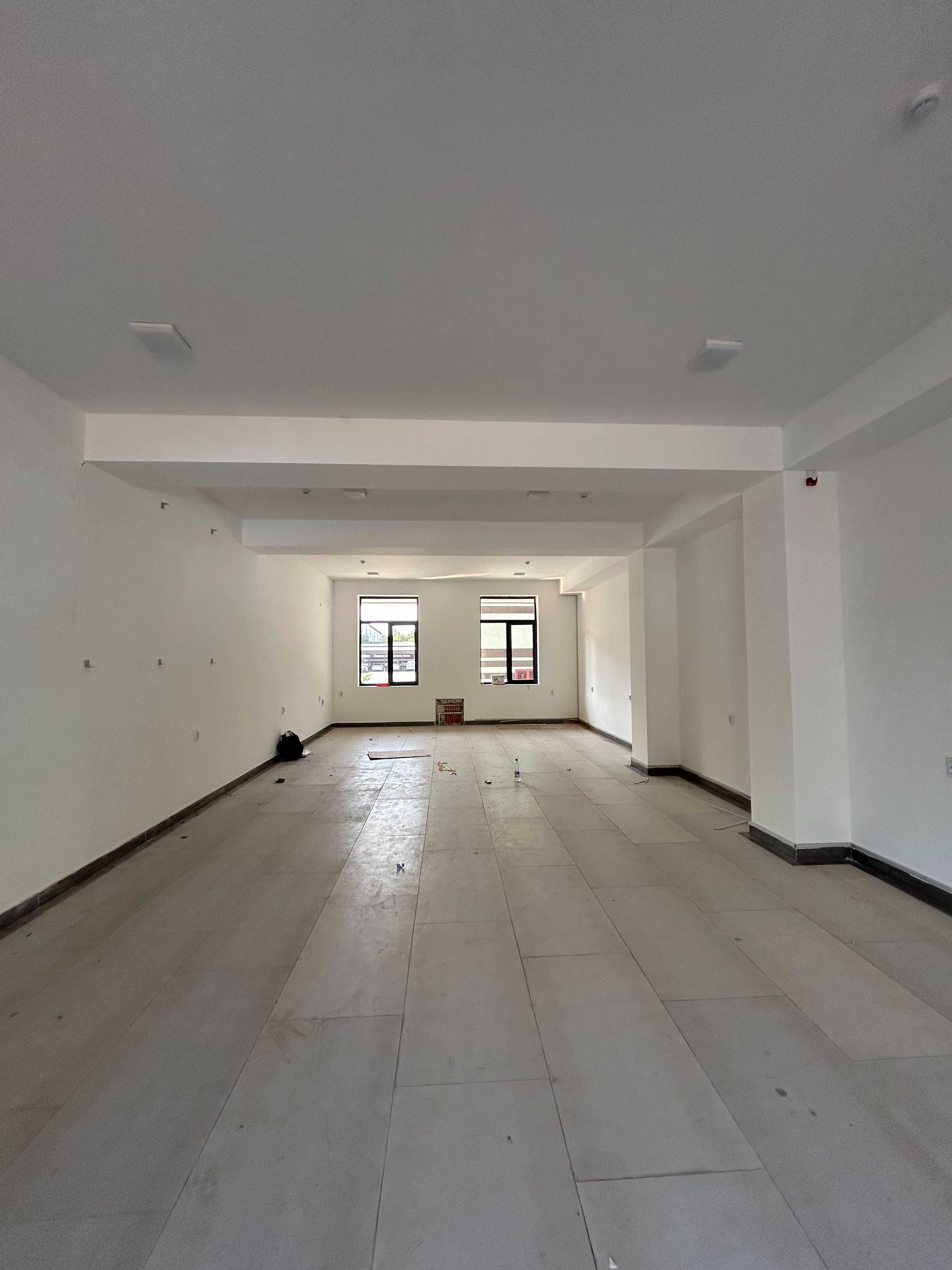 Сдаётся офисное помещение на первом этаже 70m2 | проспект Бунёдкор