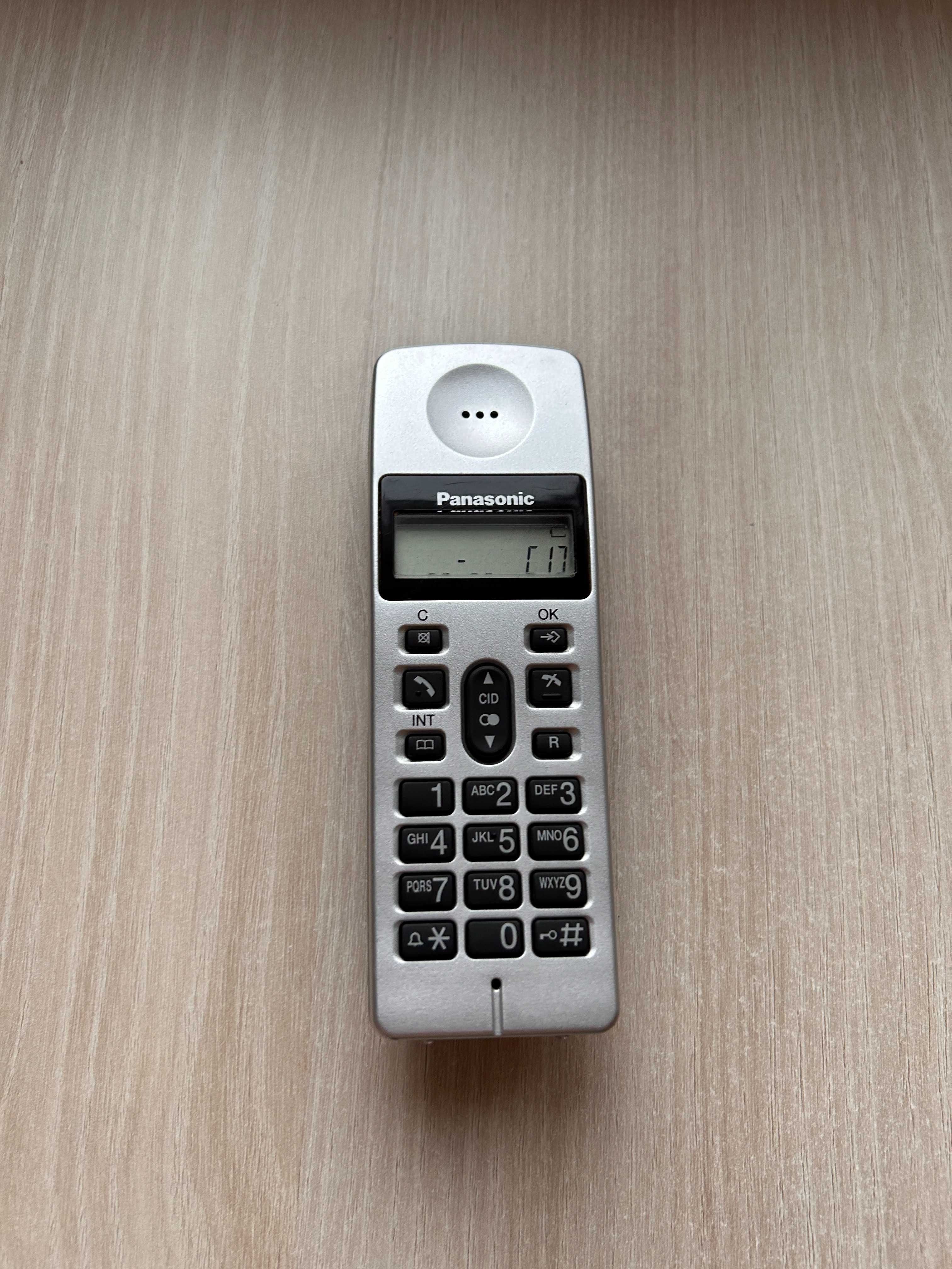 Продавам безжичен телефон Panasonic KX-TG 1070