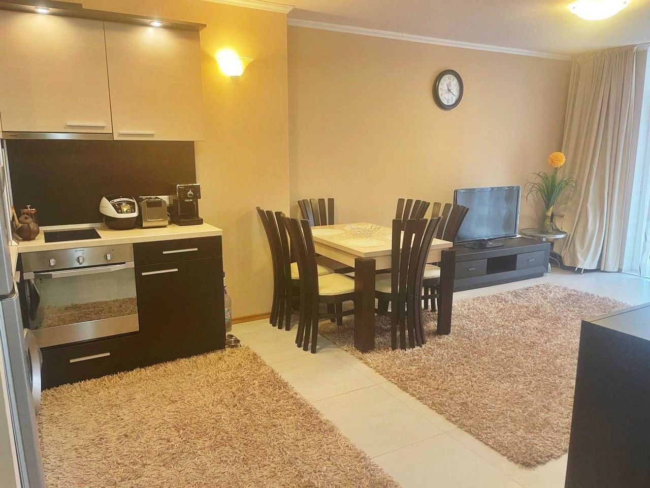 Продава се Двустаен апартамент в к.к. Слънчев бряг - 68 кв.м за 927 €/кв.м - Снимка #2