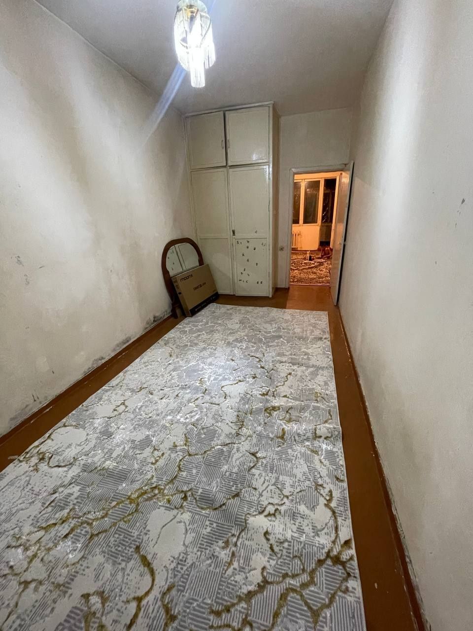 Chilonzor 18 kv 2 xonali xamma sharoitlari bor 350$ lubboyiga srochni