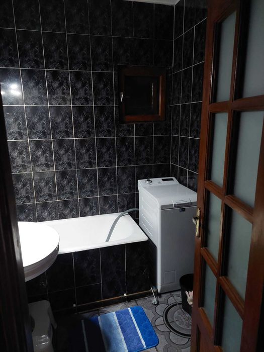 Persoana fizica inchiriez pe termen lung  apart. 3 camere Lapus