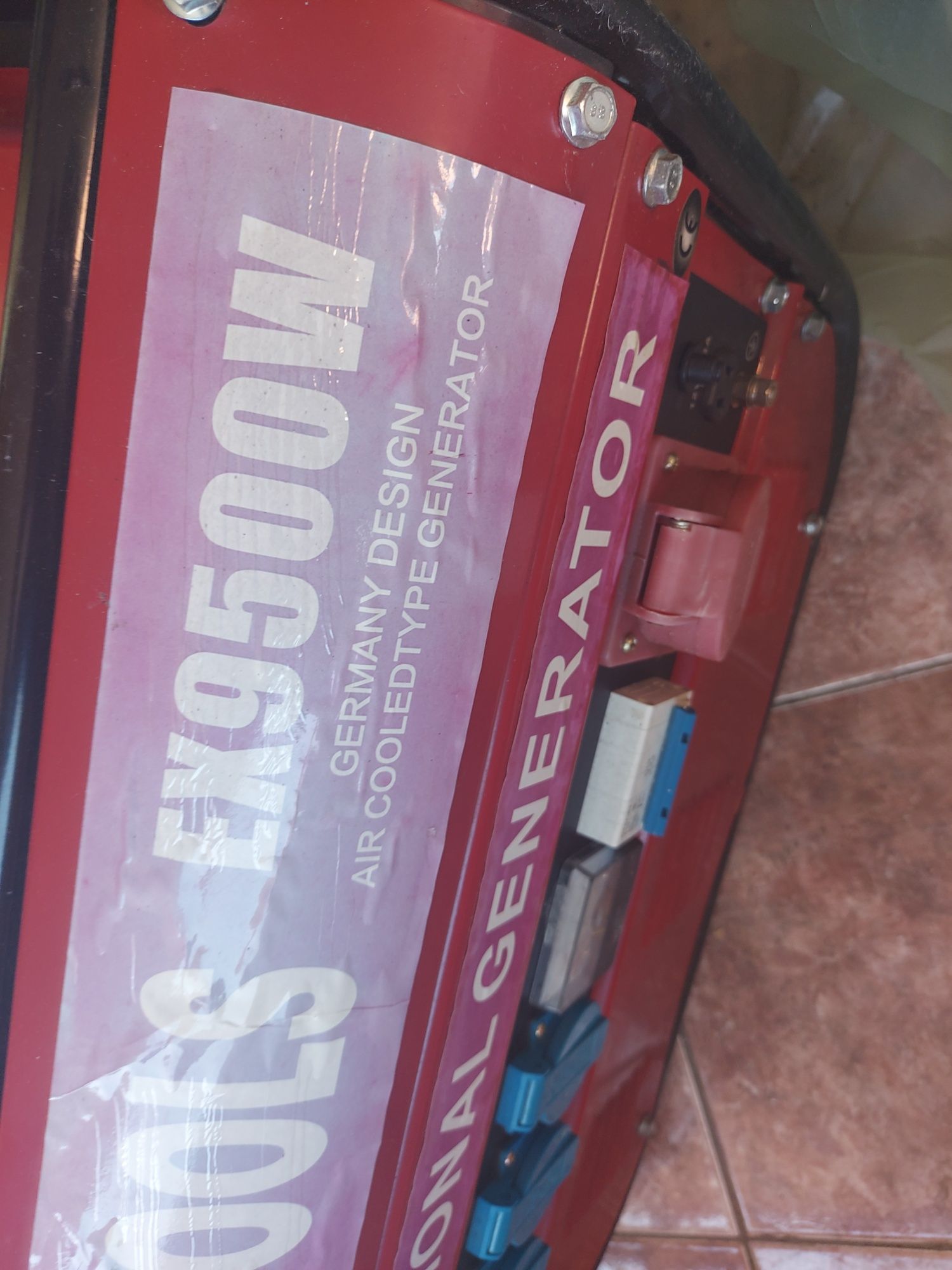 Generator de curent electric de 2 KW monofazat în perfecta
