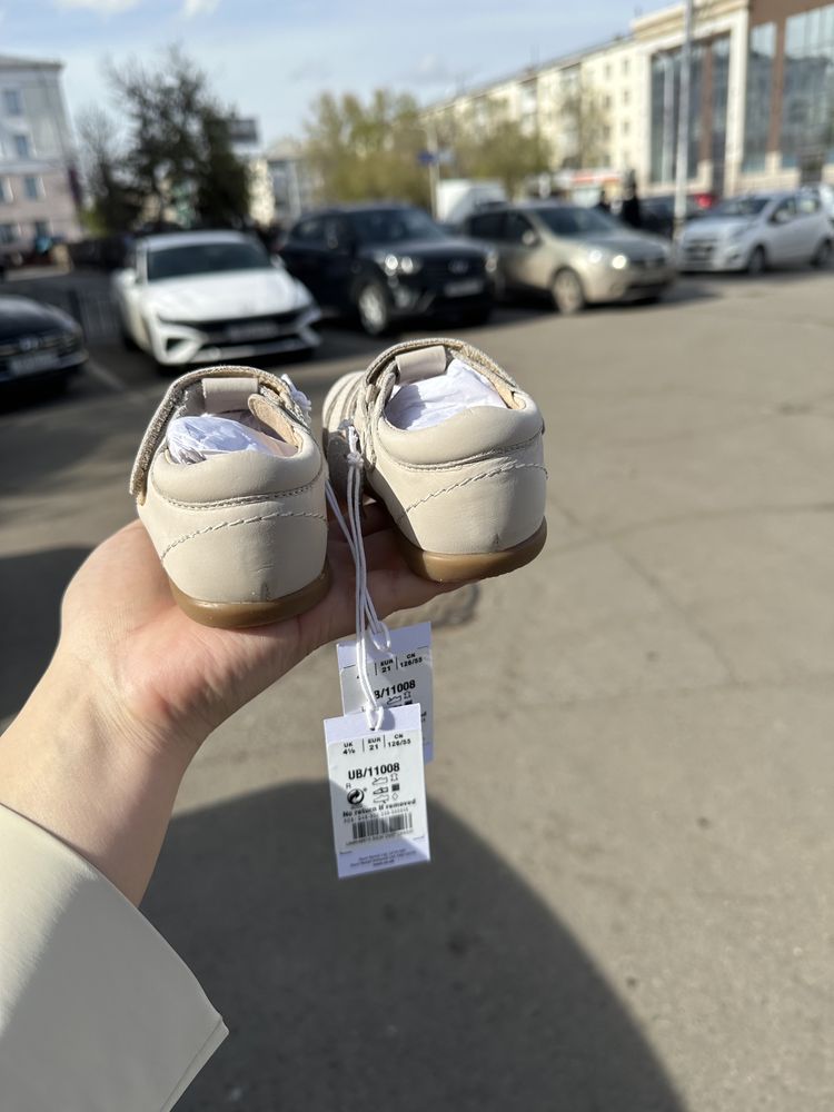 Продам сандалии детские новые