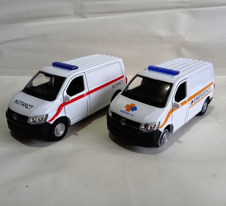 2 utilitare VW Transporter T6, 1/40, stare bună