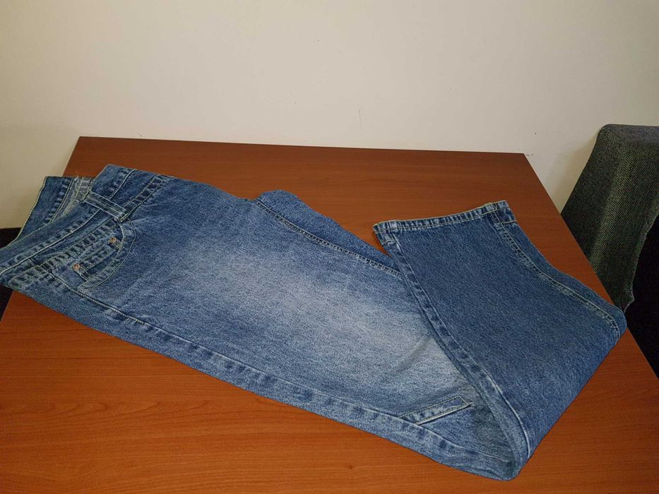 jeans bărbătești cu închidere nasturi metalici , mărimea 44