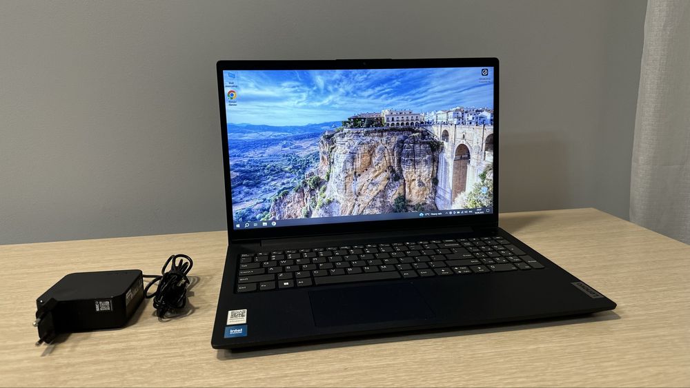 Новый! Ноутбук Lenovo intel/8GB/SSD 256GB
