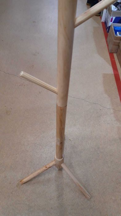 Cuier hol tip pom. Lemn. Culoare natur. 180 cm. Nou!