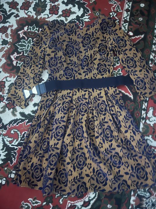 Қыздарға көйлек сатылады