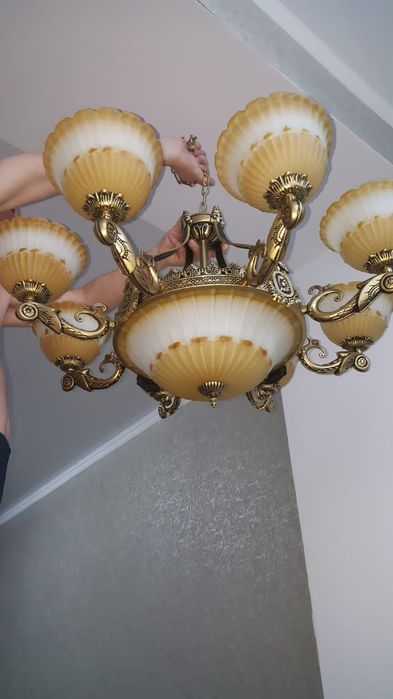 Продам новую,большую люстрю на зал, в упововке,в коттедж, кафе и т.д.