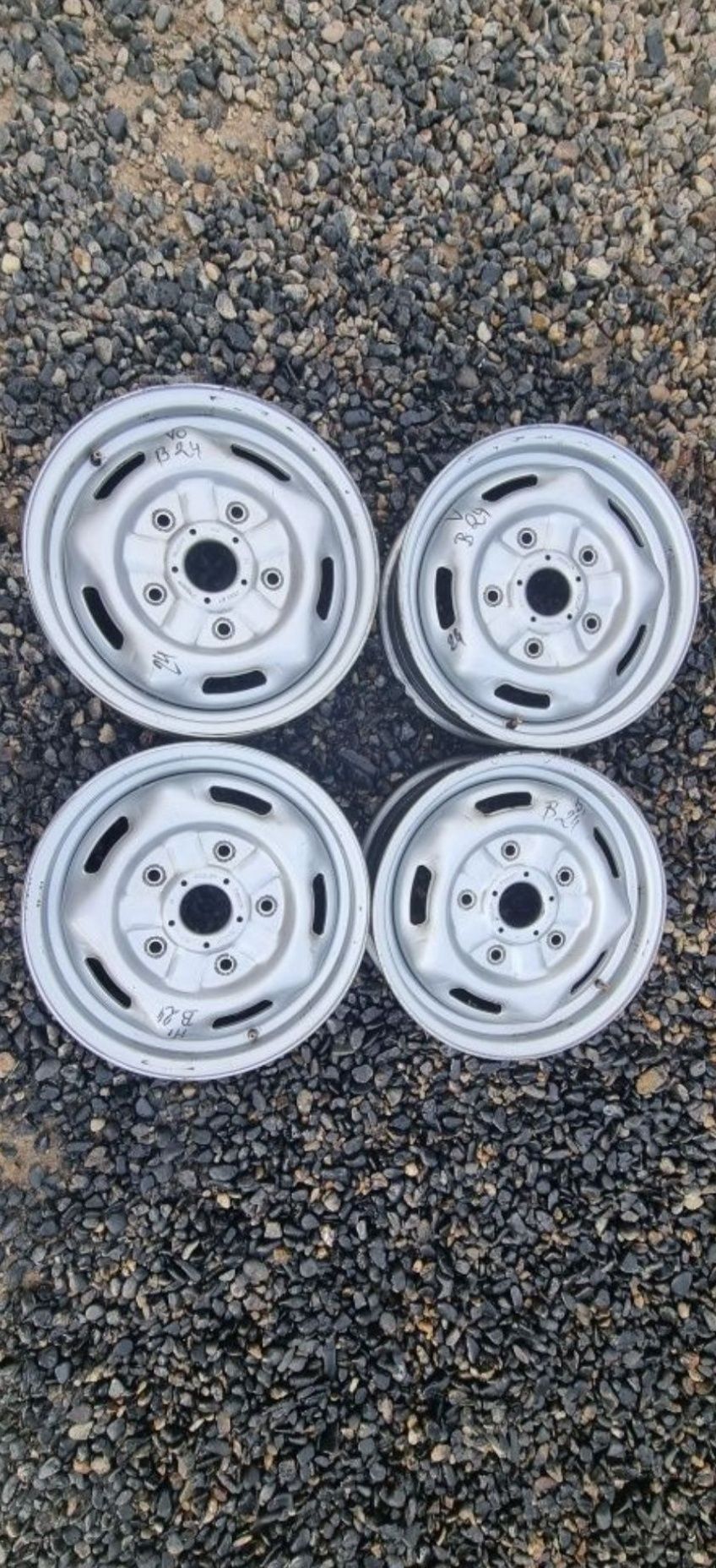 Jante R16 originale Ford Transit 5,5Jx16x56
5x160
Cod 2160817