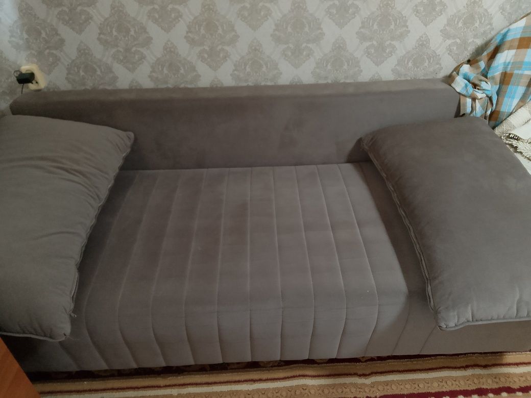 Срочно продам диван