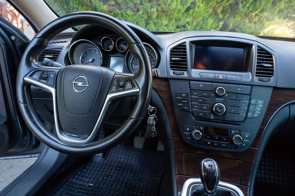 Opel Insignia Hatchback 2.0 Turbo 220 CP