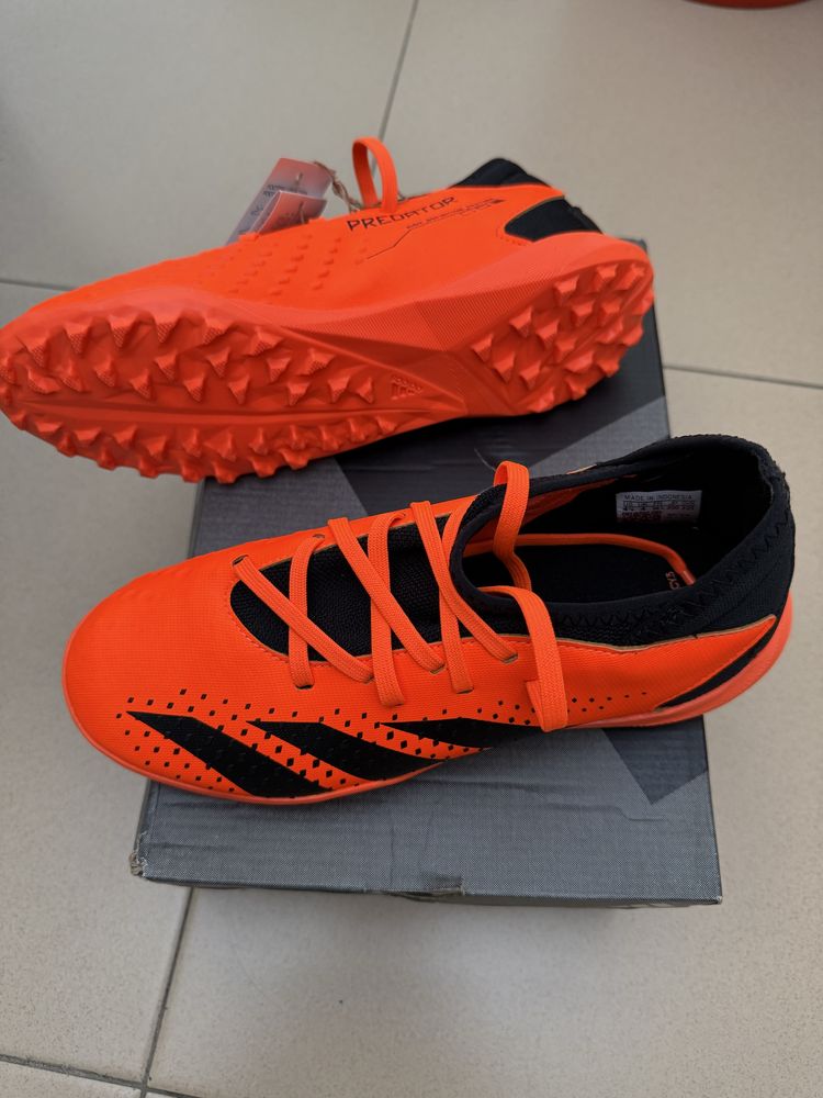 Футболни нови обувки /стоножки/ Adidas Predator