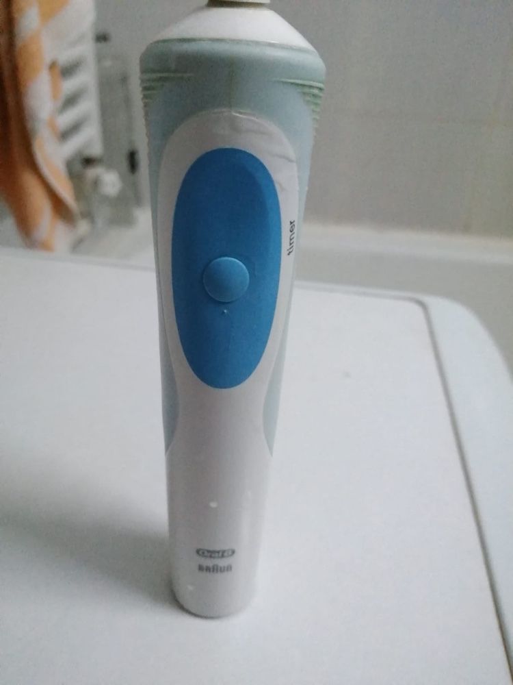 Vând Periuța oralB