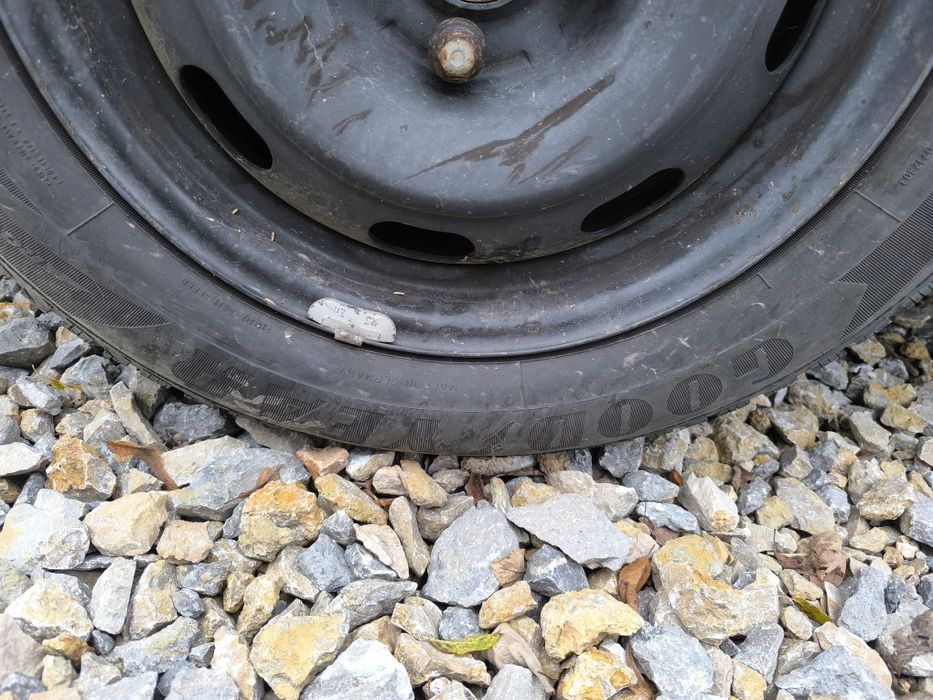 Продавам джанти с гуми 195 65 15 цола  4х108