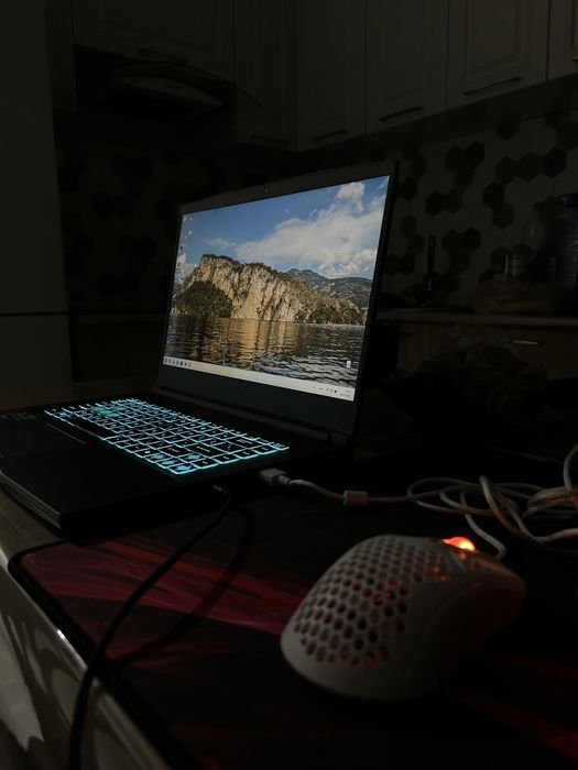 Игровой ноутбук MSI Thin 15