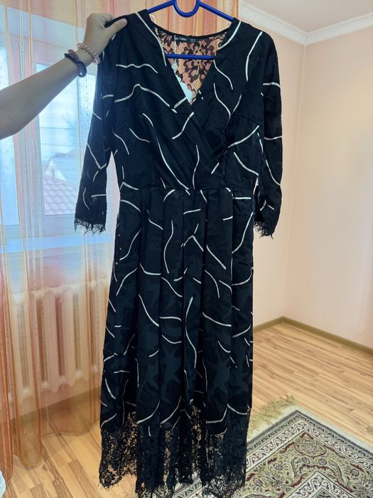 Платья б/у, очень хорошое качество, надевалось 1 раз