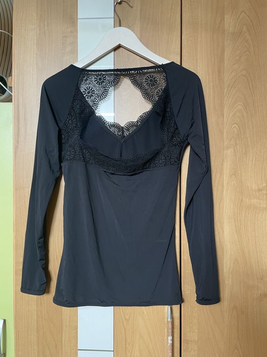 Блузи еластичен сатен с дантела