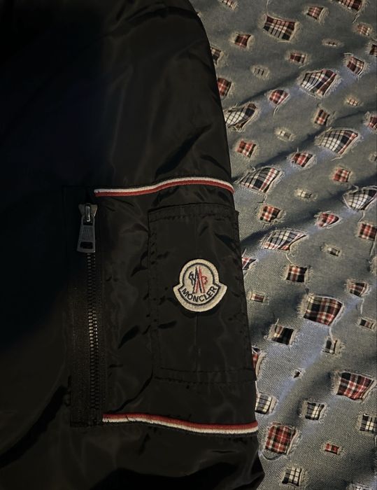 Moncler бомбер яке