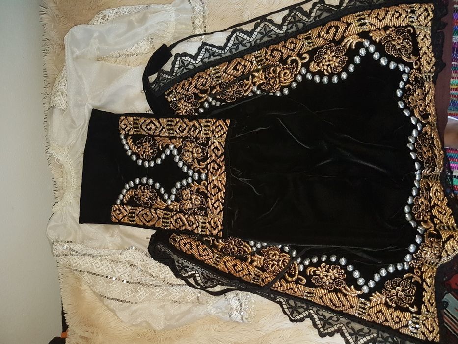 Vand costum port national