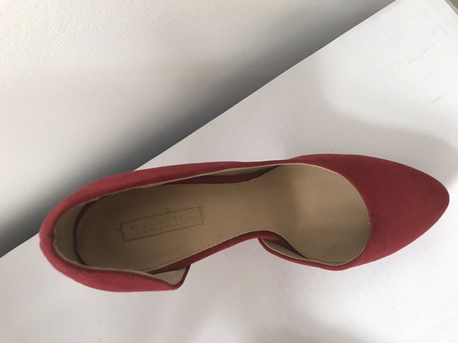 Pantofi stiletto rosi Zara