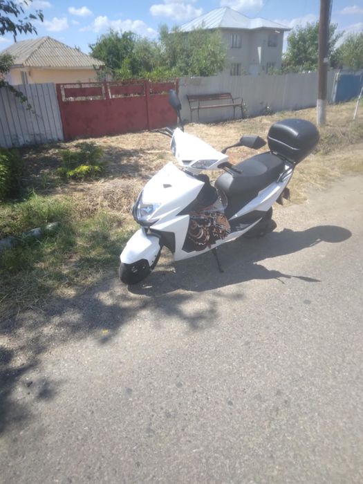 Scuter electric nou cu 700km