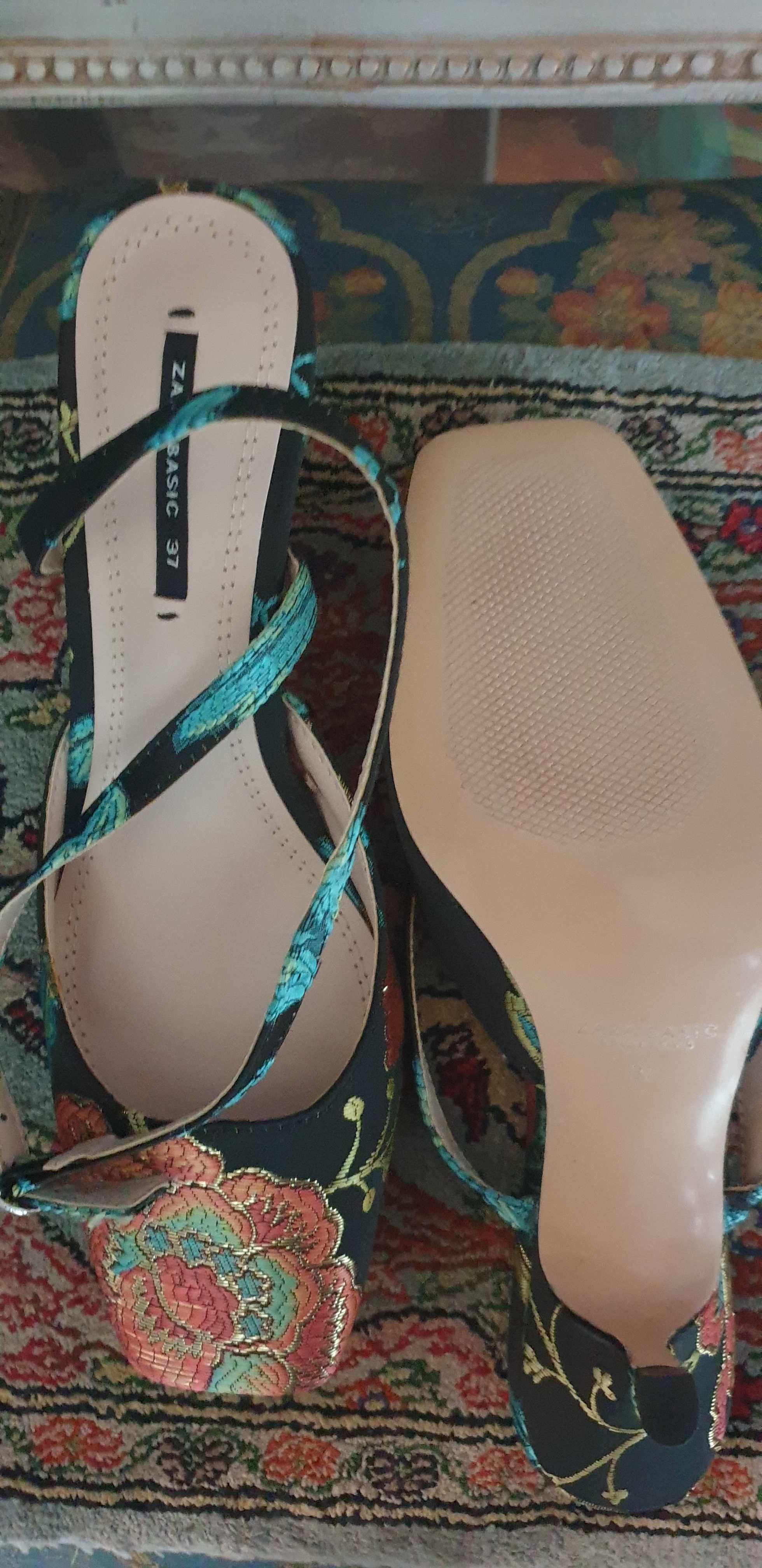 Pantofi brocard cu baretă, toc mediu, eleganți, noi,   măsura 37