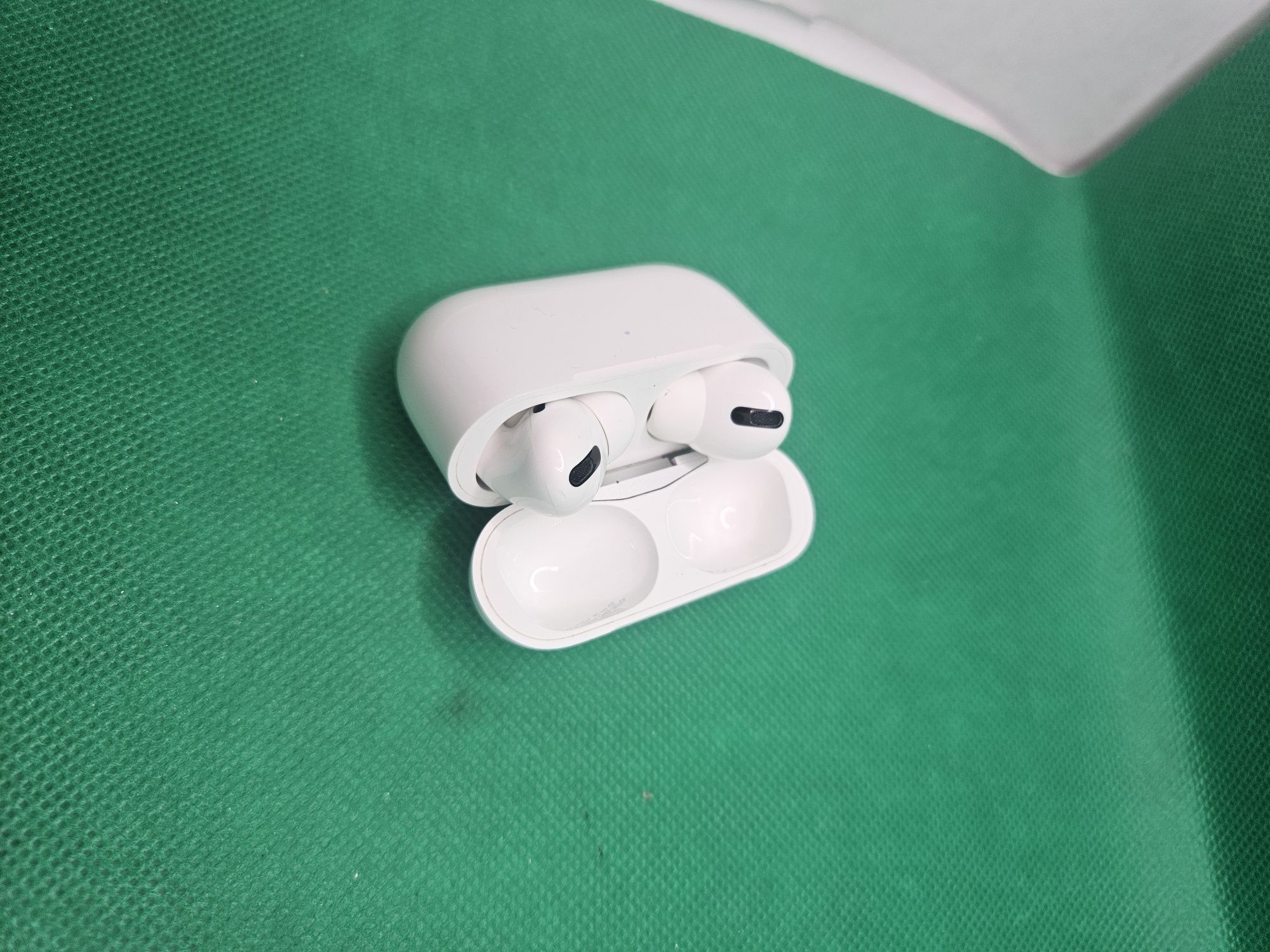 Airpods Pro Gen 1 •Amanet Lazar Crangasi •50814