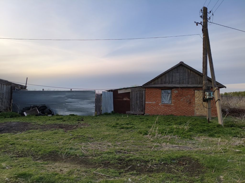 Продам дом в поселке Октябрьское Казахстанец