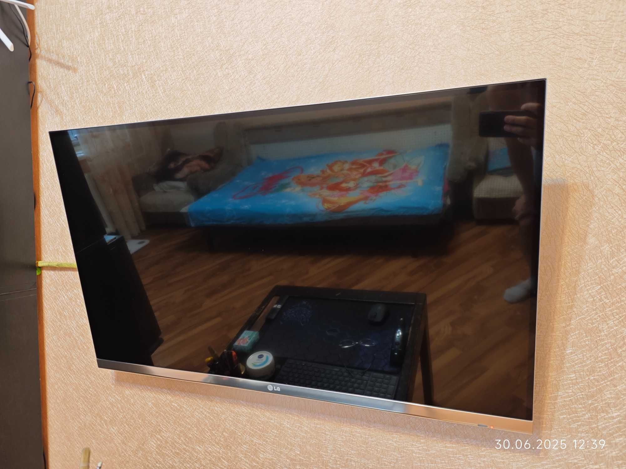 LED панель LG 42"  в отличном состоянии