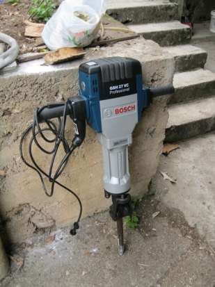 Inchiriez placa compactoare,mai compactor ,demolator,foreza pamant,