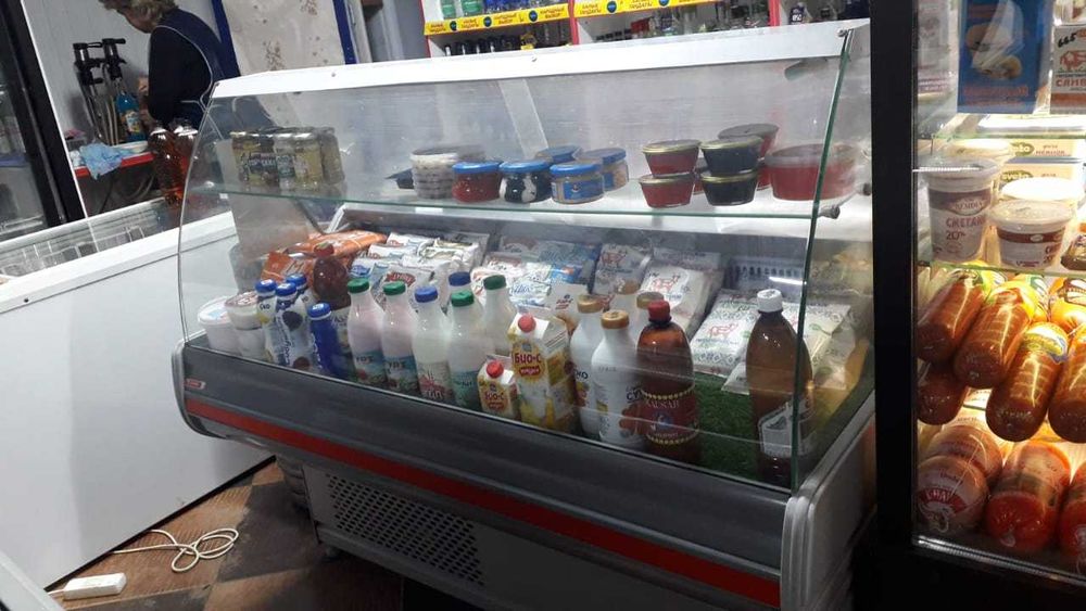 Холодильная витрина в хорошем состоянии