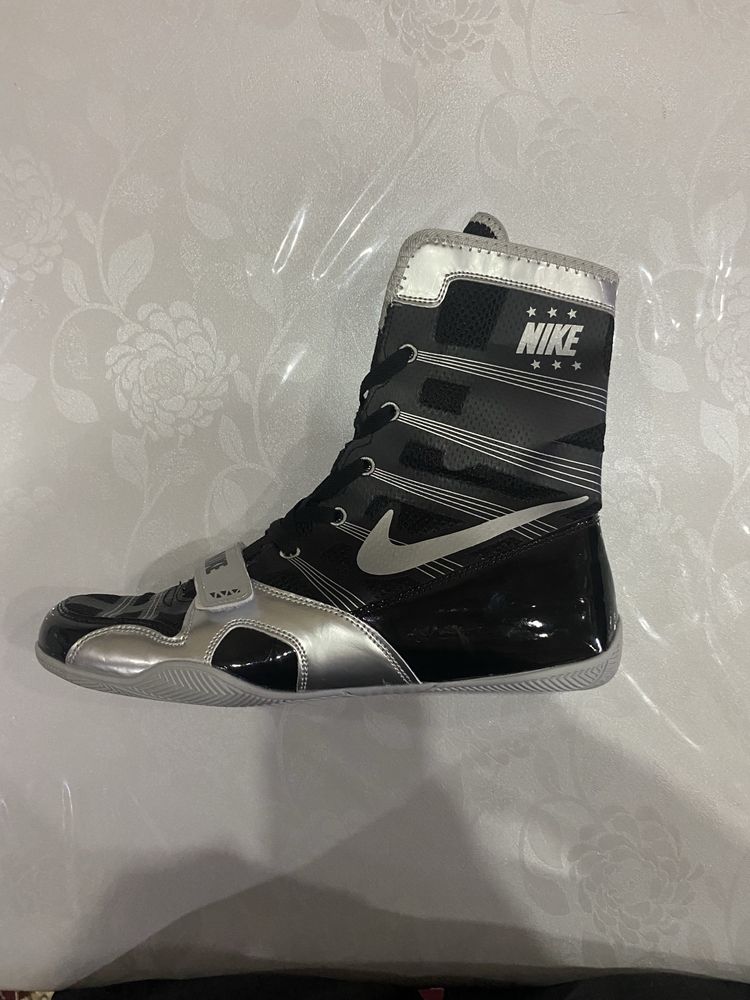 Боксерские обувь “Nike”