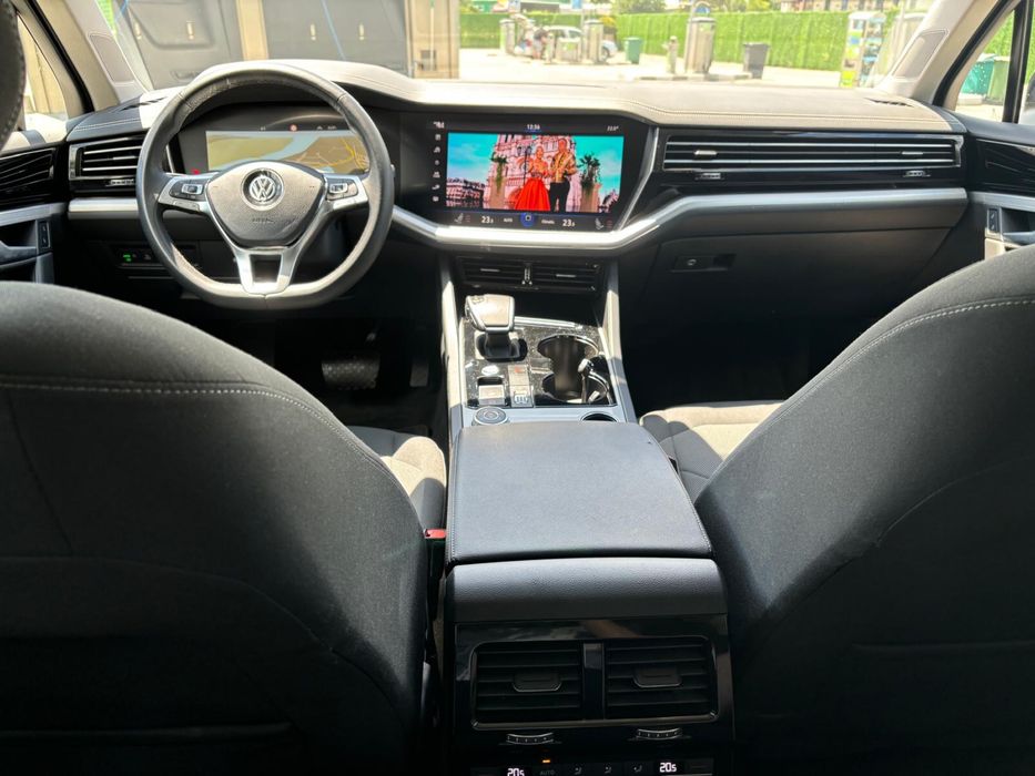 Volkswagen Touareg 2019 ,intretinut exemplar ,culoare deosebita
