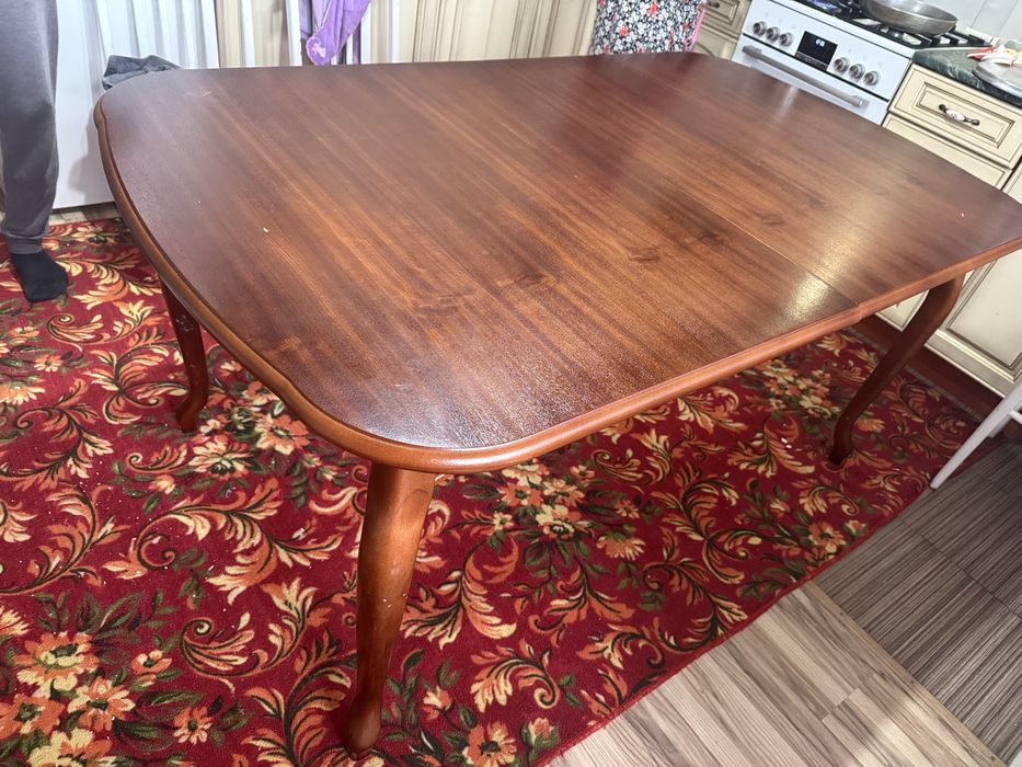 Продам деревянный стол