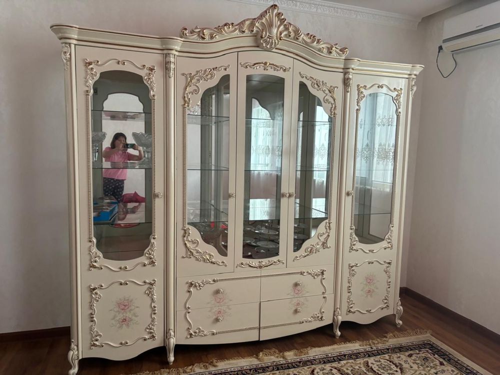 Шкаф гостиная, почти новая