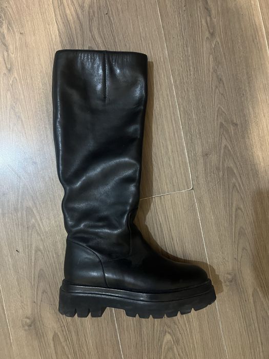 Продам зимние сапоги