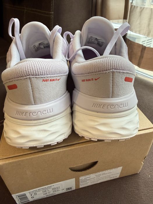 Дамски маратонки Nike