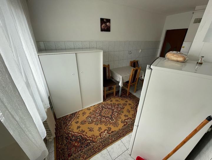 Inchiriez camera in apartament manastur