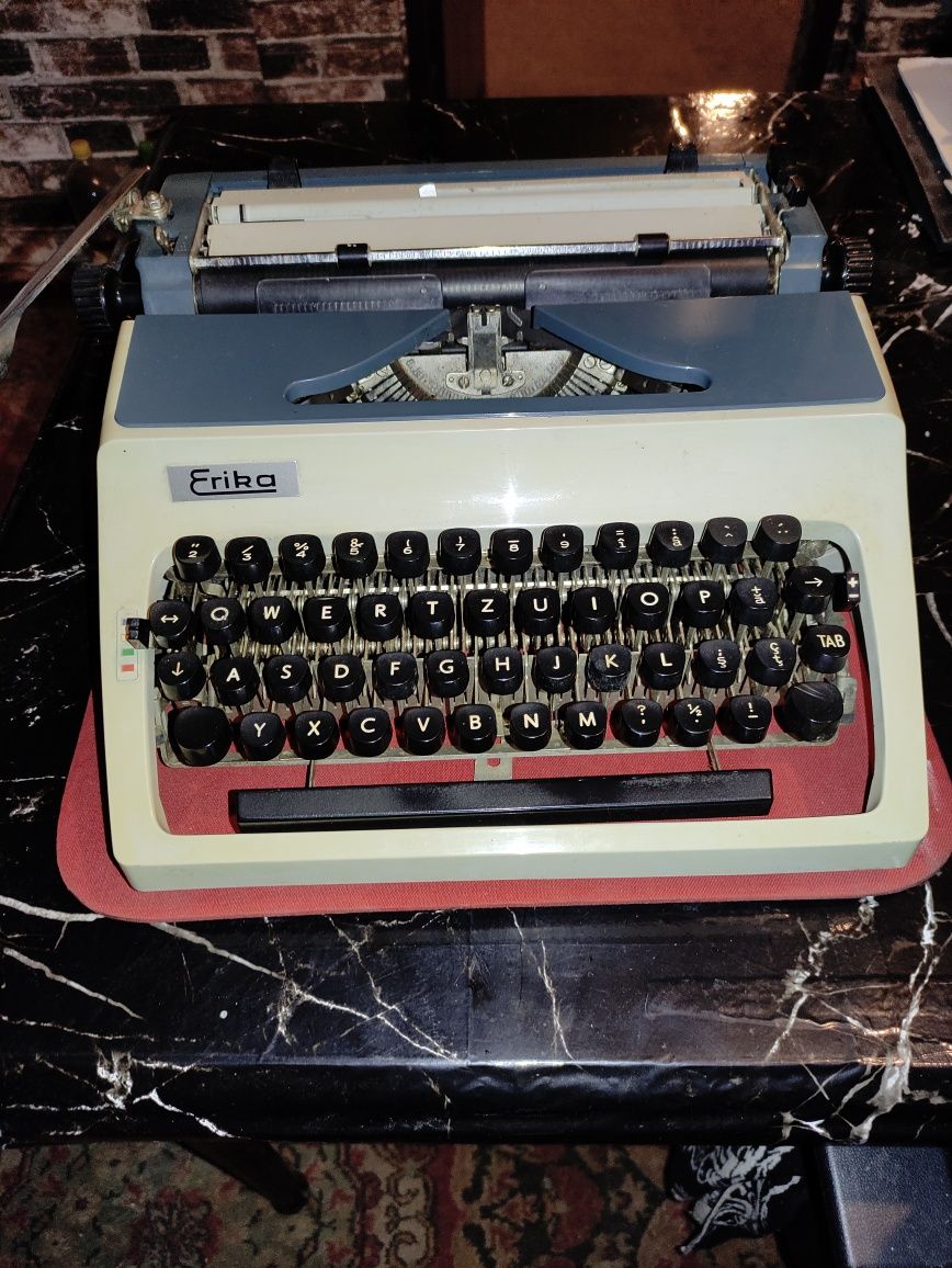 Mașină de scris ERIKA