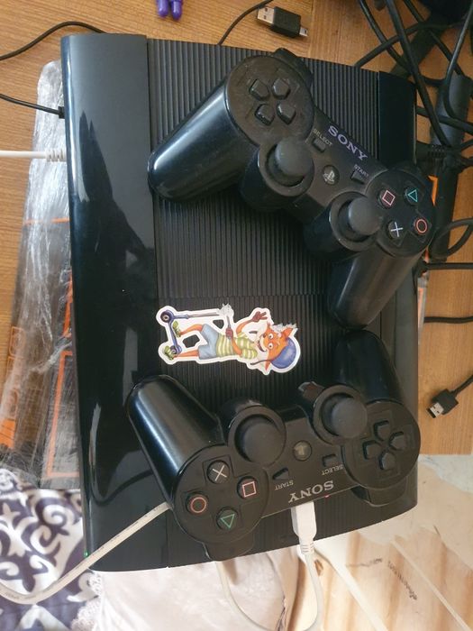 Продам Sony Playstation 3 super slim срочна