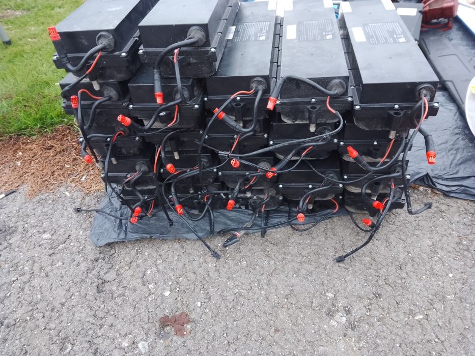 Vând bateri electrice acumulare