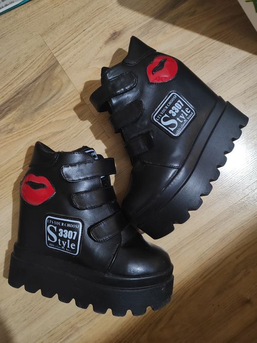 Обувки на платформа