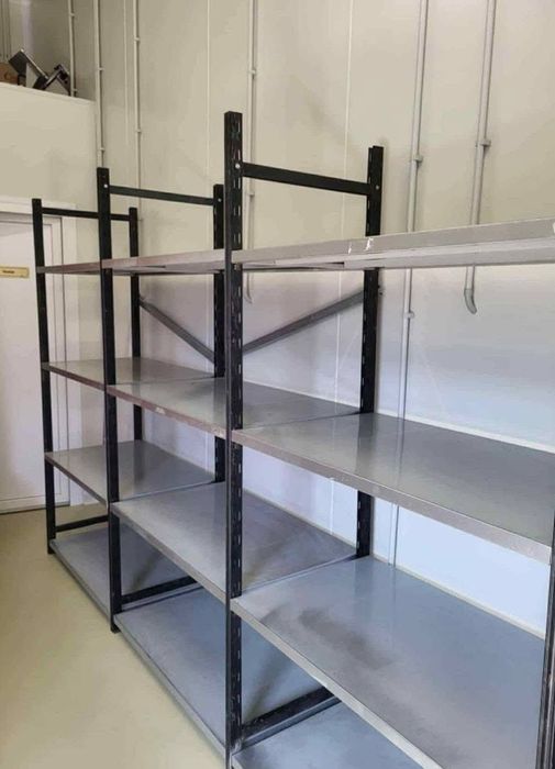 Rafturi metalice 
Înălțime de la 2.5