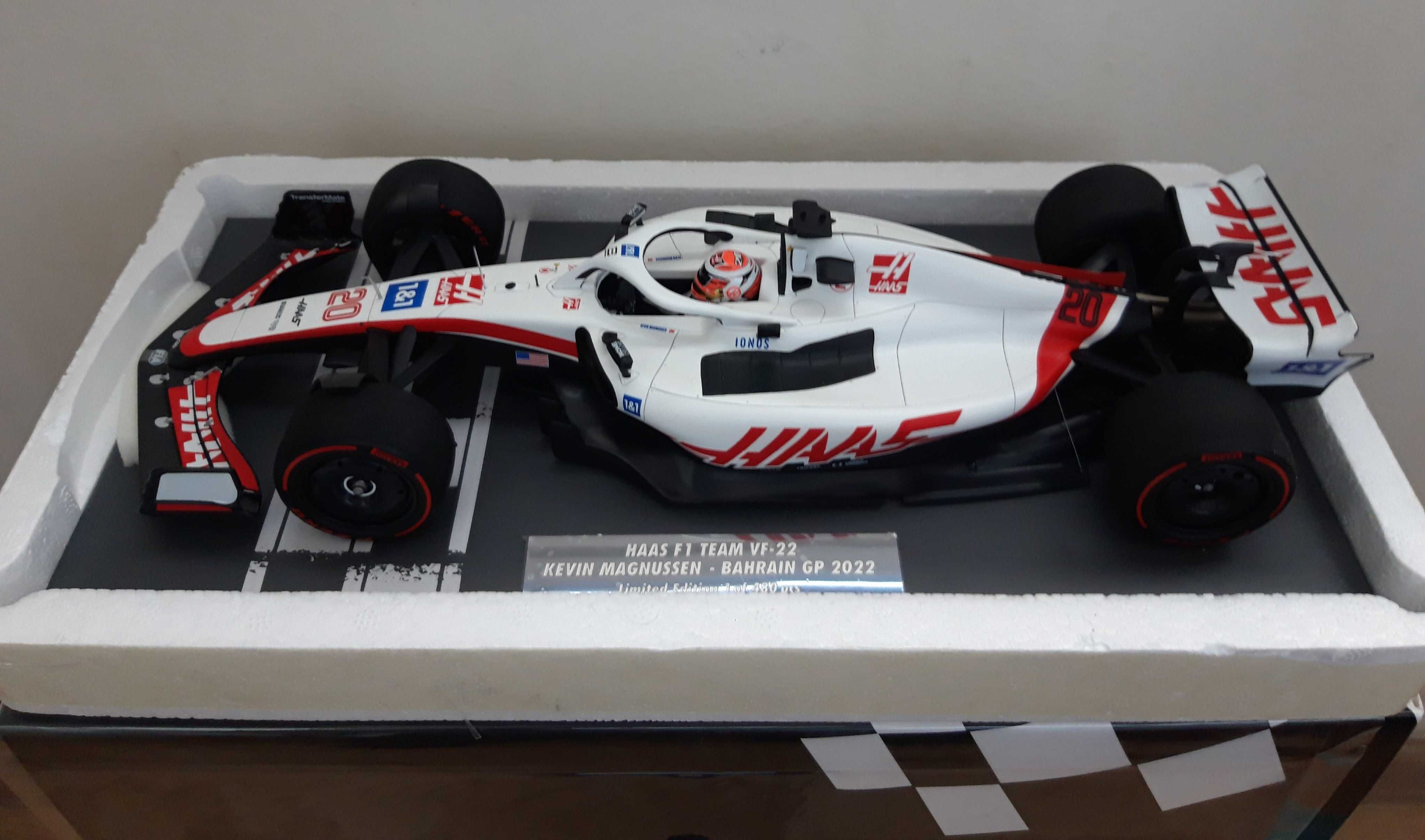 Minichamps 1,18 HAAS VF 22 F 1 KEVIN Magnussen GP 2022 Bahrain