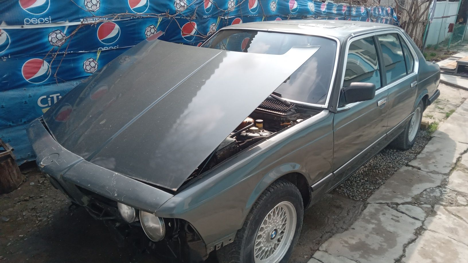 Продам BMW 7 E23