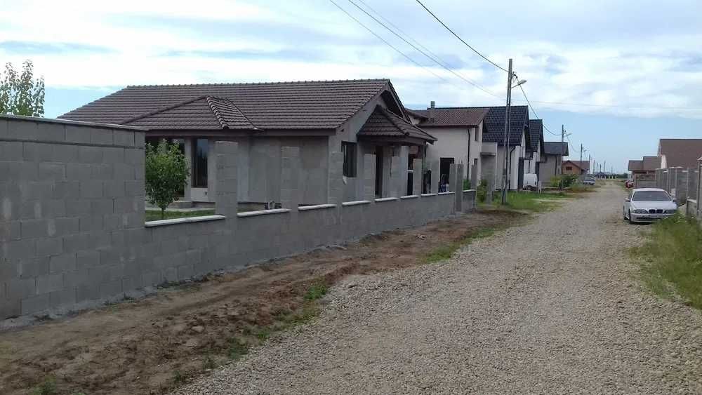 Construim case la rosu/ gri