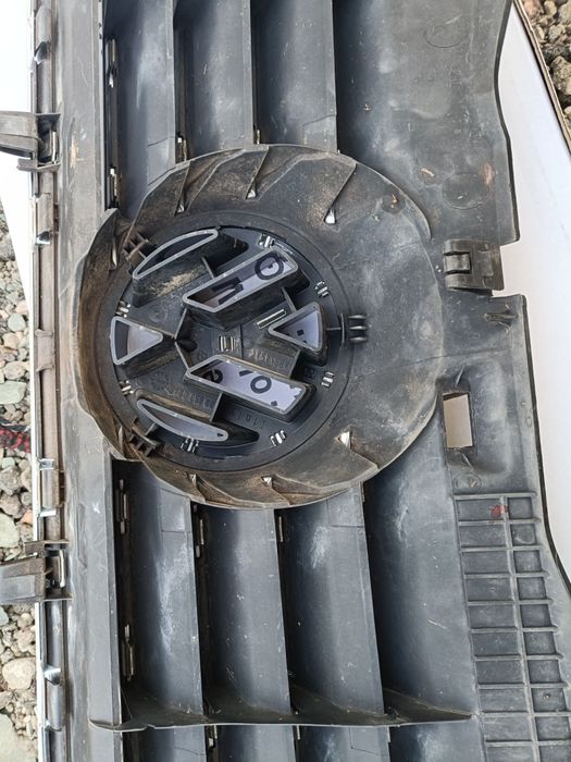 Vând grila radiator și grile bara