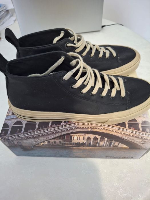 Кроссовки от ZARA